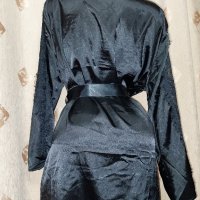 Kiss Me L/XL Черен сатенен халат с дълъг ръкав с дантела , снимка 4 - Нощници - 43249030