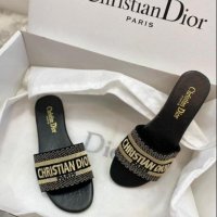 Намалени последни чифтове! Christian Dior дамски чехли реплика, снимка 2 - Чехли - 33346186