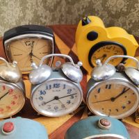 Лот настолни часовници будилник Слава , снимка 5 - Антикварни и старинни предмети - 44878187