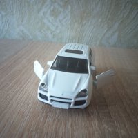 Porsche cayenne turbo siku 1:60, снимка 5 - Коли, камиони, мотори, писти - 34584910