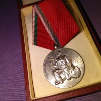 Народен орден на труда сребърен с кутия, снимка 12 - Антикварни и старинни предмети - 35569107