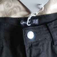 Черни къси панталони с перли, снимка 2 - Дънки - 36776095