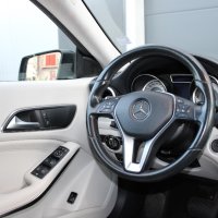 Mercedes Benz CLA 200, снимка 15 - Автомобили и джипове - 43642712