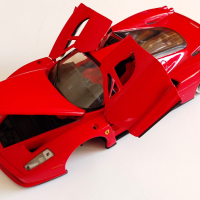 Maisto Enzo Ferrari - Мащаб 1:24, снимка 2 - Колекции - 44923948