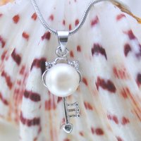 Колие  с бяла естествена перла *Ключ*, снимка 2 - Колиета, медальони, синджири - 32264136