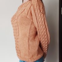 Ръчно плетена блуза с плетеници, снимка 4 - Блузи с дълъг ръкав и пуловери - 27530609