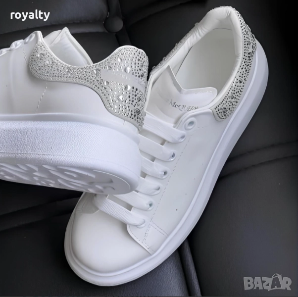 Дамски бели маратонки Alexander McQueen с камъчета, снимка 1