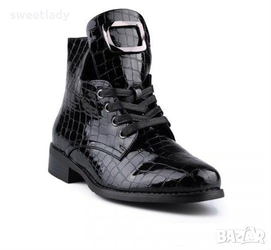 Стилни дамски боти с катарама, снимка 1