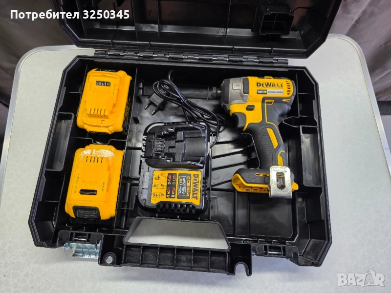 Акумулаторен ударен винтоверт DeWALT DCF887N, 18 V, 205 Nm,две батерии по 5ah, зарядно и куфар. , снимка 1