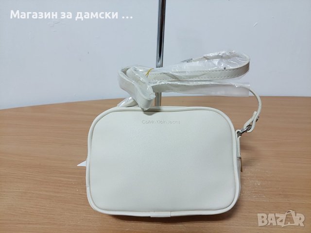 Calvin Klein дамска чанта в бежово Код 655, снимка 6 - Чанти - 43193871