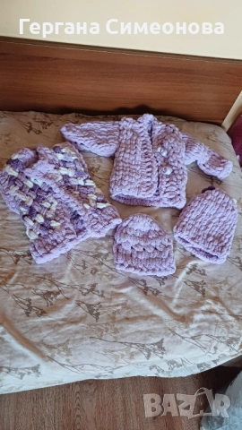 Ръчно плетени бебешки дрехи 