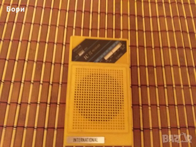 Старо радио INTERNATIONAL FM/AM, снимка 1 - Радиокасетофони, транзистори - 28038566
