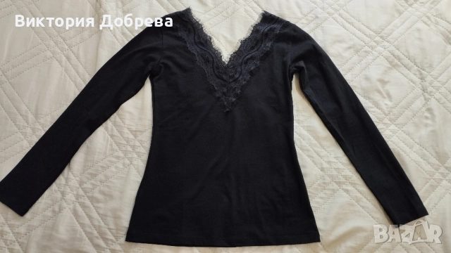 Черна нова блуза с V-образно деколте, S размер