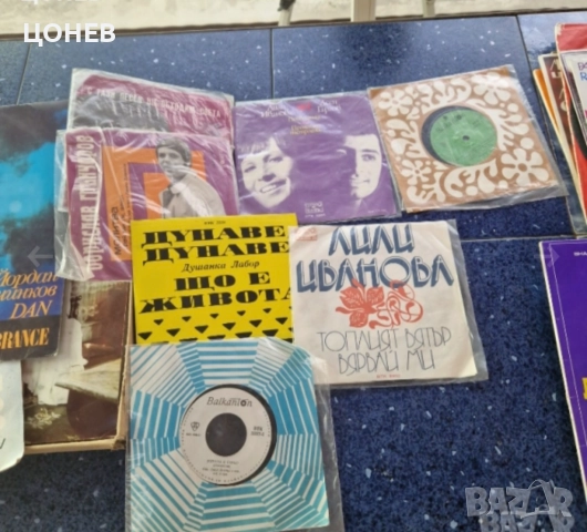 Стар руски грамофон + оригинални винилови плочи, снимка 10 - Антикварни и старинни предмети - 52790638