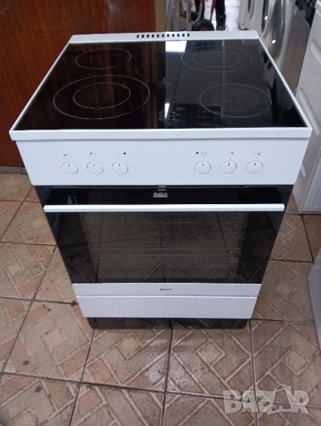 Свободно стояща печка с керамичен плот Gram с две години гаранция!