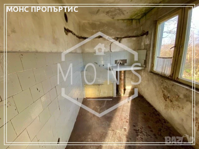 Урегулиран поземлен имот (УПИ) със застроена жилищна сграда в живописното село Върбица, област Велик, снимка 9 - Парцели - 51191605