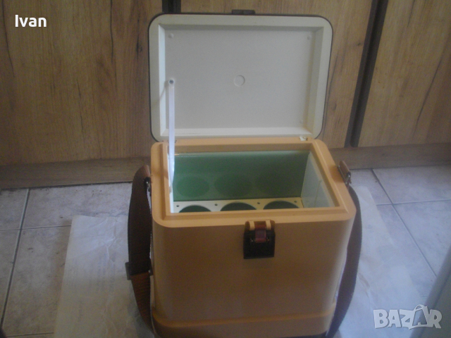 12V-Авто Хладилник Хладилна Чанта-Голям-Масивен-URSS-Отличен-Старо Качество-5м Кабел Авто-12 Волта, снимка 8 - Друга електроника - 44908323