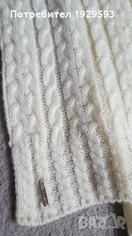 Дамски шал марка Calvin Klein, снимка 4 - Шалове - 32247290