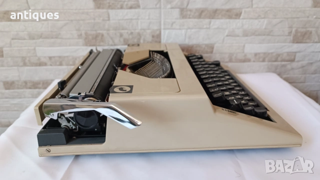 Стара пишеща машина Privileg 160 - Made in Germany, снимка 5 - Антикварни и старинни предмети - 53006580