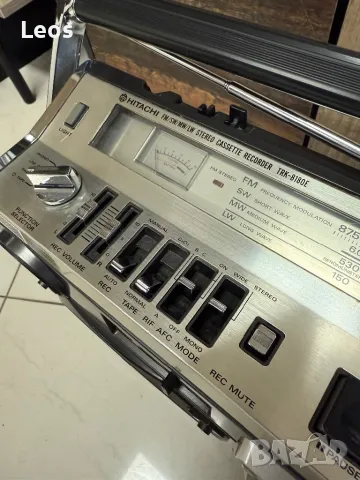 💥 Ретро колекционерски радиокасетофон Hitachi TRK-8180E Boombox, снимка 4 - Радиокасетофони, транзистори - 48830436
