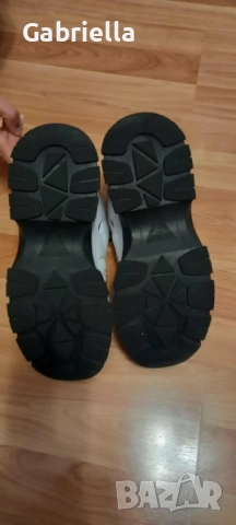 Маратонки GUESS, снимка 5 - Маратонки - 51965582