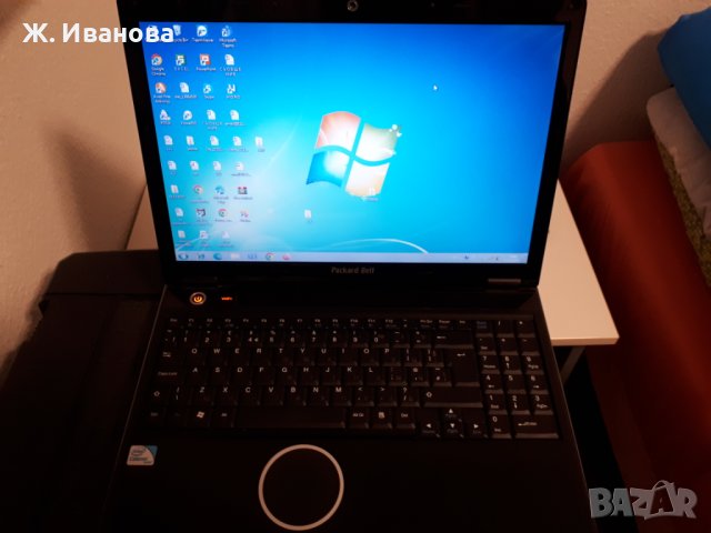 Продавам лаптол Пакард Дел