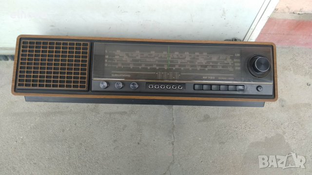 Радио Grundig RF 720, снимка 1 - Радиокасетофони, транзистори - 39026890