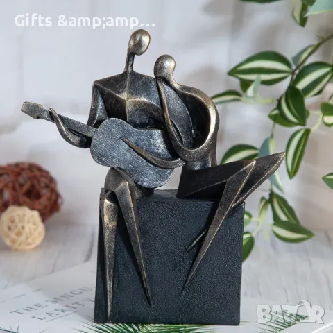 Статуетка Влюбена двойка с китара, снимка 1