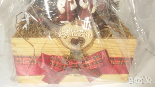 Коледна подаръчна декорация с дървена кутия в целофан, снимка 3 - Декорация за дома - 51708407