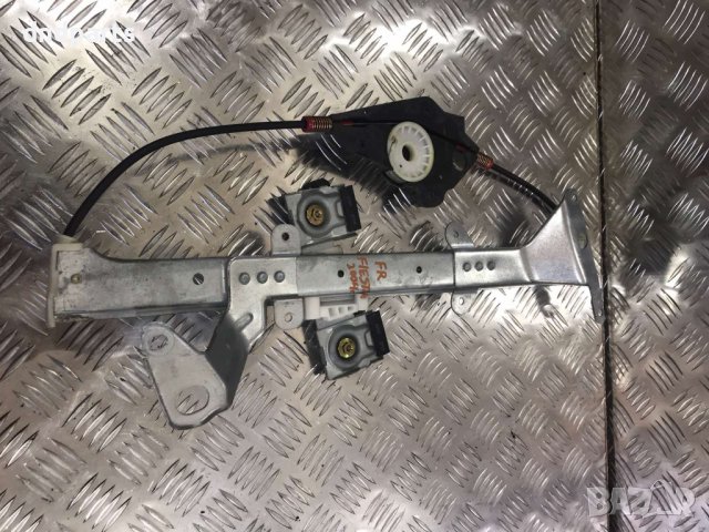 Преден десен стъклоповдигач Ford Fiesta,2004г.