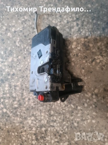 Задна лява брава Opel Astra H 13210738  GM, снимка 3 - Части - 50928550