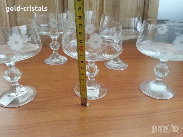 Стари кристални чаши с гравюра, снимка 2 - Антикварни и старинни предмети - 33350782