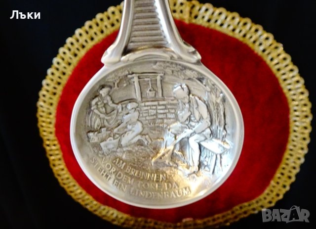 Калаена лъжица с картина Пред портата има липа,калаена сватба. , снимка 2 - Антикварни и старинни предмети - 44117039