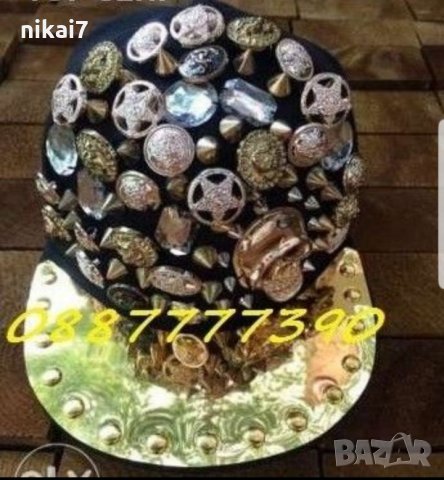 ново рапърска парти шапка с значки и шипове том модел 