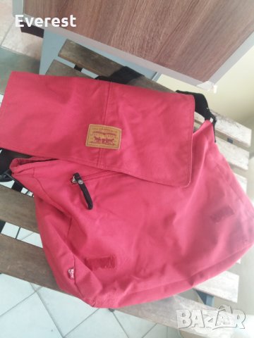 Levis  голяма червена чанта от брезент, снимка 2 - Чанти - 32543892