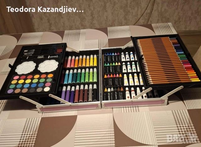Творчески комплект за рисуване с изключително разнообразие от цветове