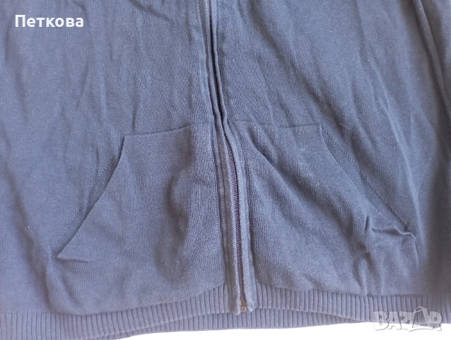 Почти нова жилетка плетиво с качулка , снимка 3 - Детски пуловери и жилетки - 50884991