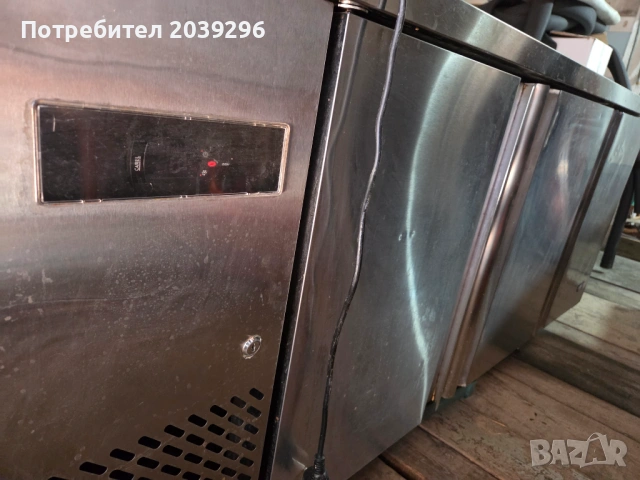 Хладилна маса с три врати, снимка 2 - Хладилни витрини и фризери - 53003897