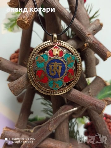 61 Медальон със символ Ом от корал,лапис лазули и тюркоаз