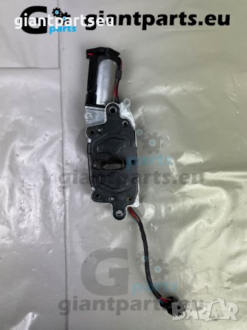 Soft close брава багажник за БМВ е70 BMW E70 , 7175817-06, снимка 3 - Части - 40143860
