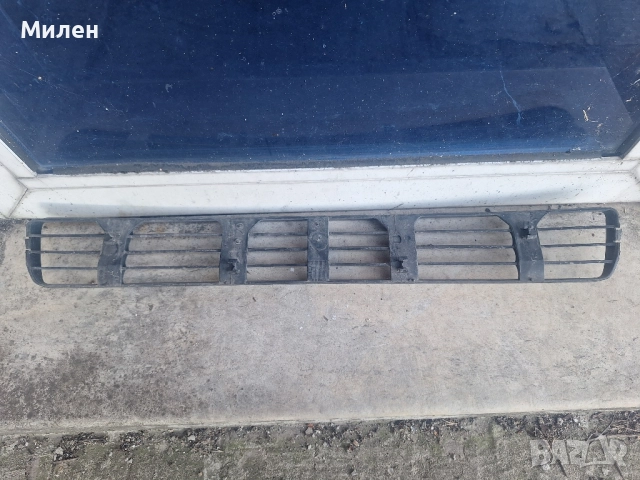 Въздухозаборна Решетка Във Предната Броня Audi A4 B5 1994-1998 Година , снимка 3 - Части - 51778669