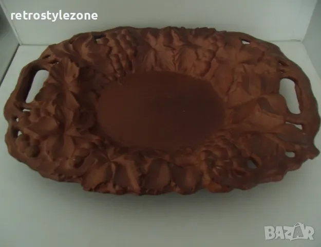 № 7951 стар руски поднос   - релефни орнаменти- размер - 34 / 25 см  елипса - синтетика- соц.период