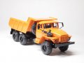 Урал 55571 самосвал 2002 - мащаб 1:43 на ЕЛЕКОН модела е нов в кутия, снимка 1