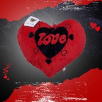 подаръчната плюшена музикална възглавничка "Сърце LOVE" (Размер: 33см)., снимка 2 - Романтични подаръци - 43860803
