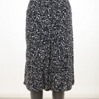 Черна пола с флорален принт марка Tatuum , снимка 3 - Поли - 31589512