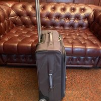 Нов куфар марка American Tourister/ Samsonite ръчен багаж, снимка 2 - Куфари - 43229596