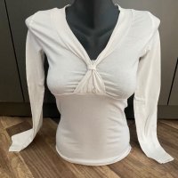 Бяла блузка, снимка 1 - Блузи с дълъг ръкав и пуловери - 23917076