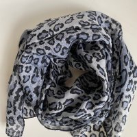 Копринен шал в леопардов, сив принт, снимка 5 - Шалове - 38408709