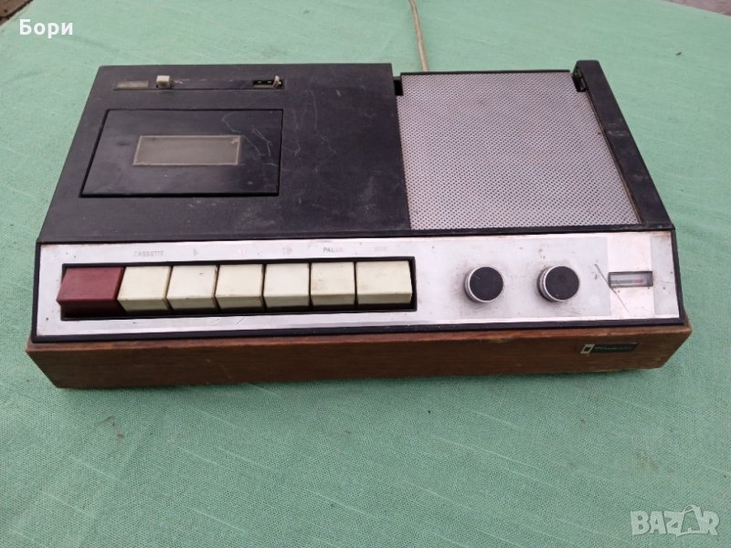 Radiola стар касетофон, снимка 1