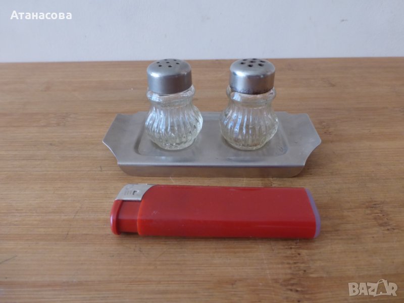Комплект солница и пиперница с метална поставка, снимка 1